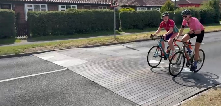Sinusiodal_Ramp_Cyclists_Rediweld_Traffic