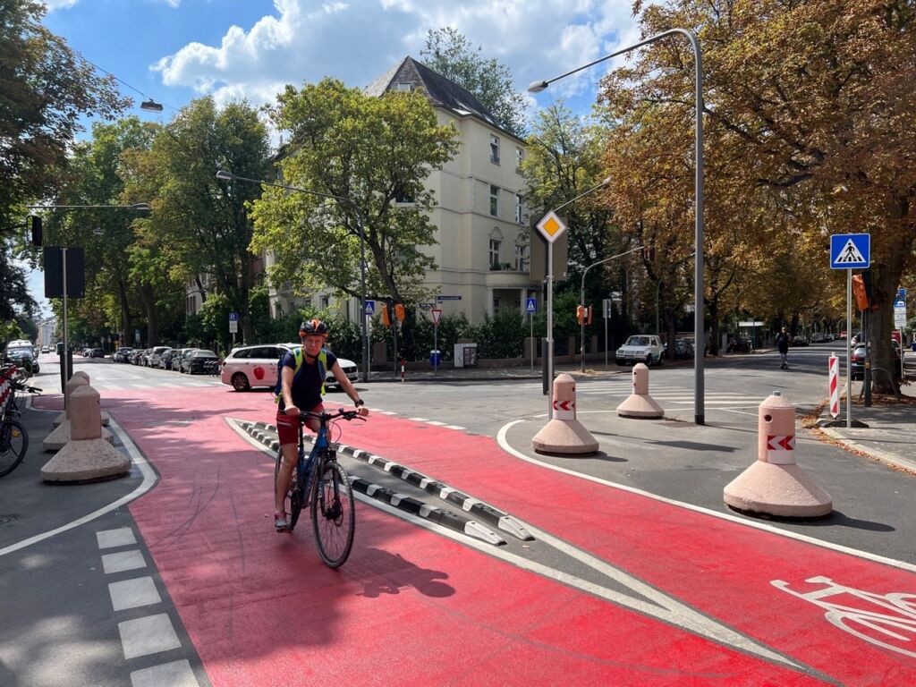 Greenwich Wand Orca cycle lane product installed in a segregated red cycle lane in Frankfurt, Germany.