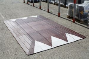 Rubber speed cushion with French-style directional road markings, shown as a complete unit ready for export.