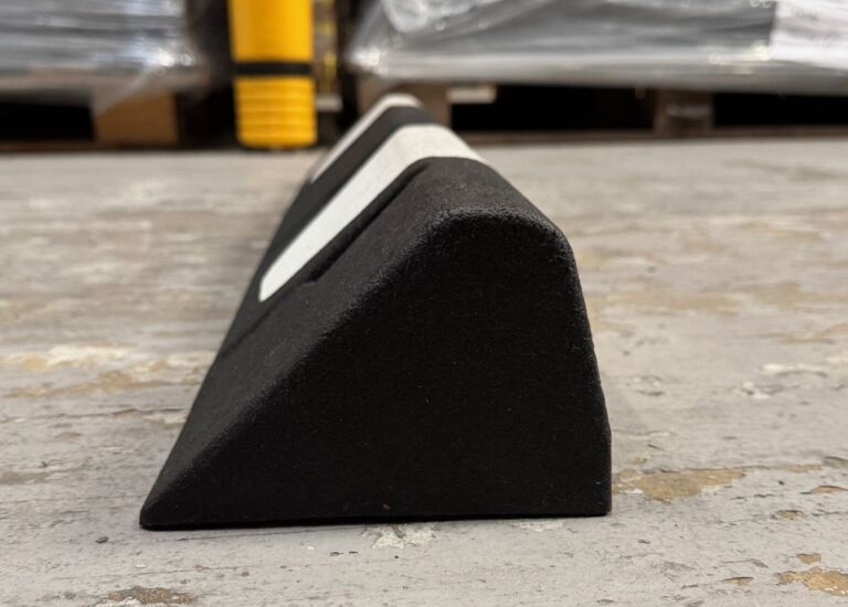 Kerb Orca rubber cycle lane separator middle profile